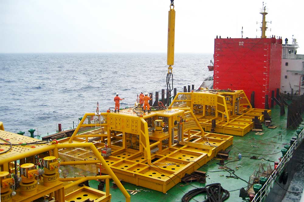 Installation of PLEM modules in the South China Sea